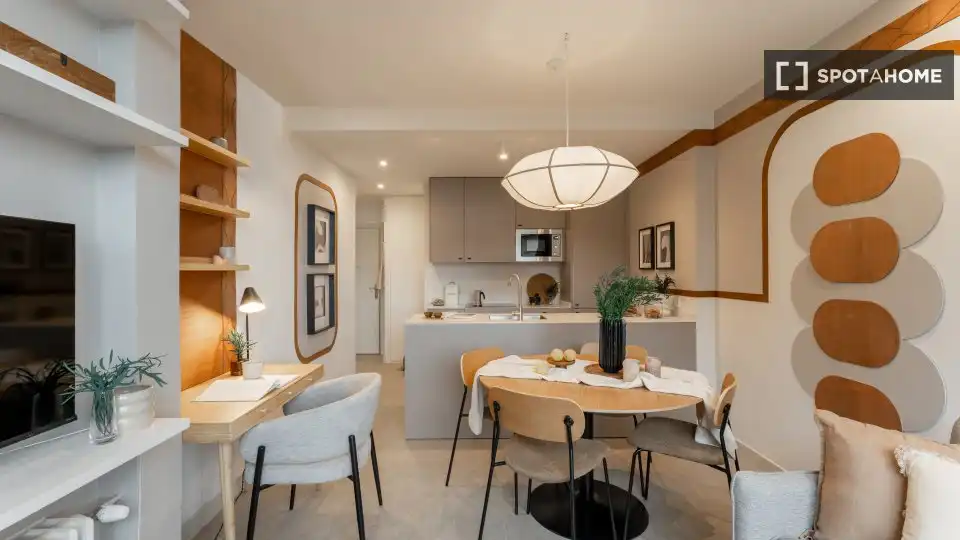 Menjador de Apartament per a compartir en Madrid amb Aire condicionat, Terrassa i Moblat