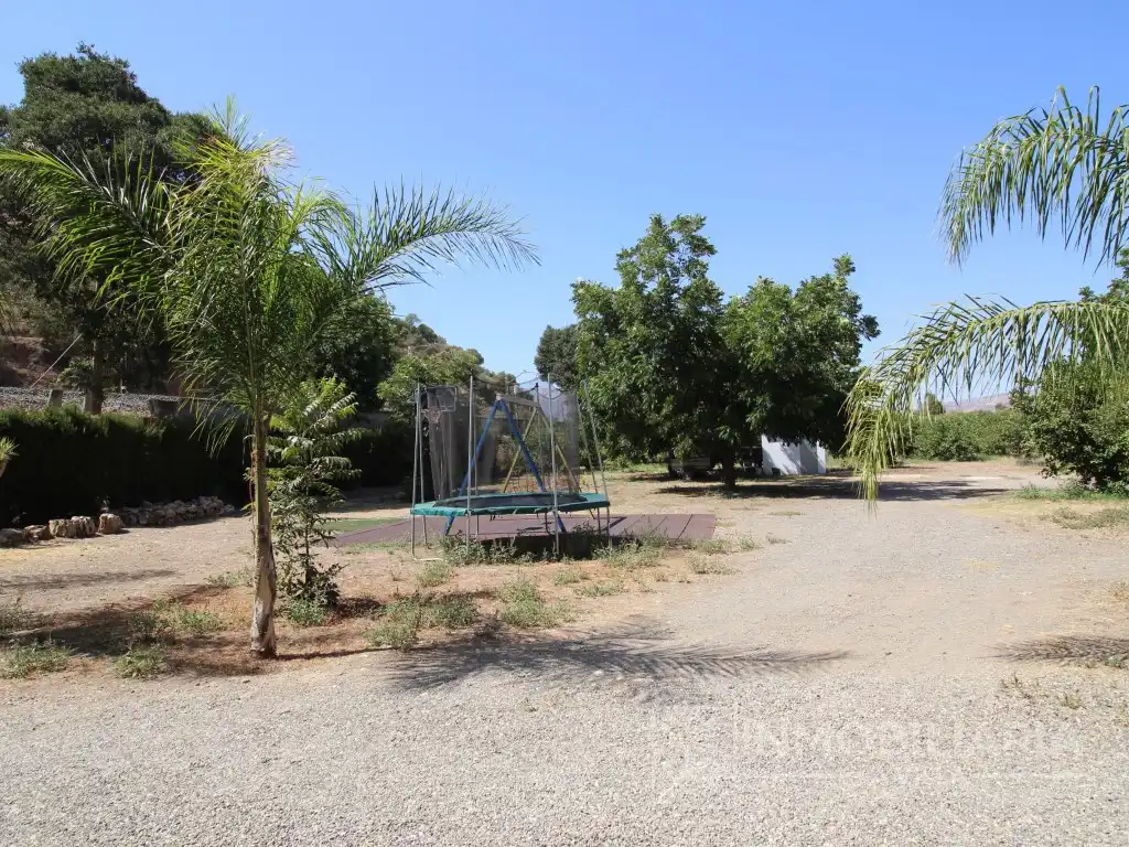 Vista exterior de Casa o xalet en venda en Álora amb Aire condicionat, Jardí privat i Terrassa