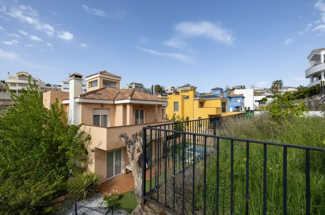 Vista exterior de Casa o chalet en venta en La Zubia con Aire acondicionado, Calefacción y Jardín privado