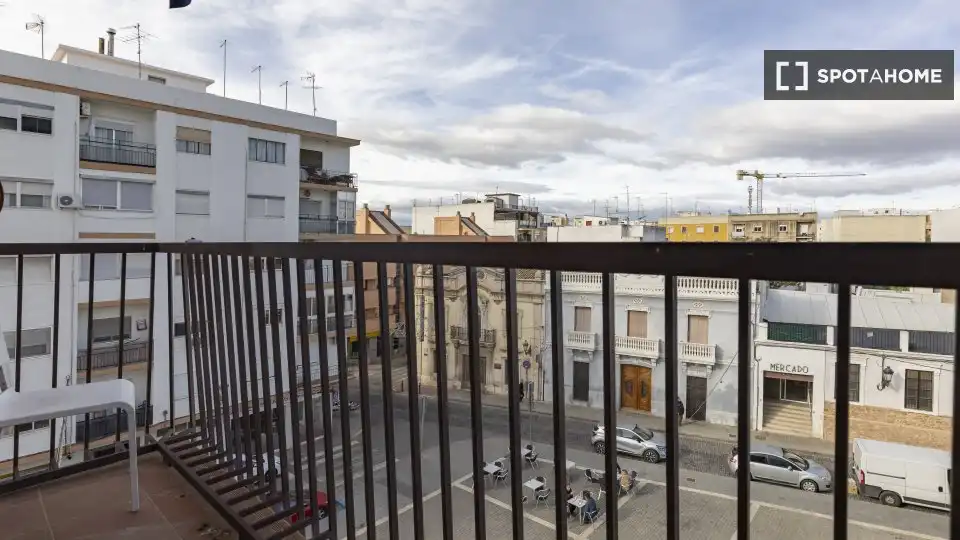 Außenansicht von Wohnungen zur untervermieten in Paterna mit Klimaanlage, Terrasse und Möbliert