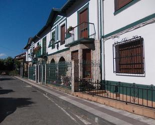 Vista exterior de Casa adosada en venda en Bilbao  amb Terrassa i Balcó