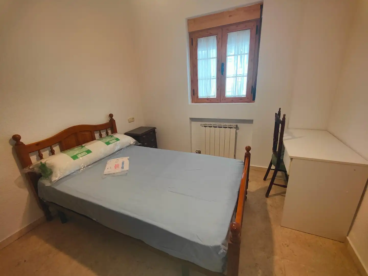 Habitación de Casa o chalet de alquiler en Granada con Calefacción, Jardín privado y Terraza