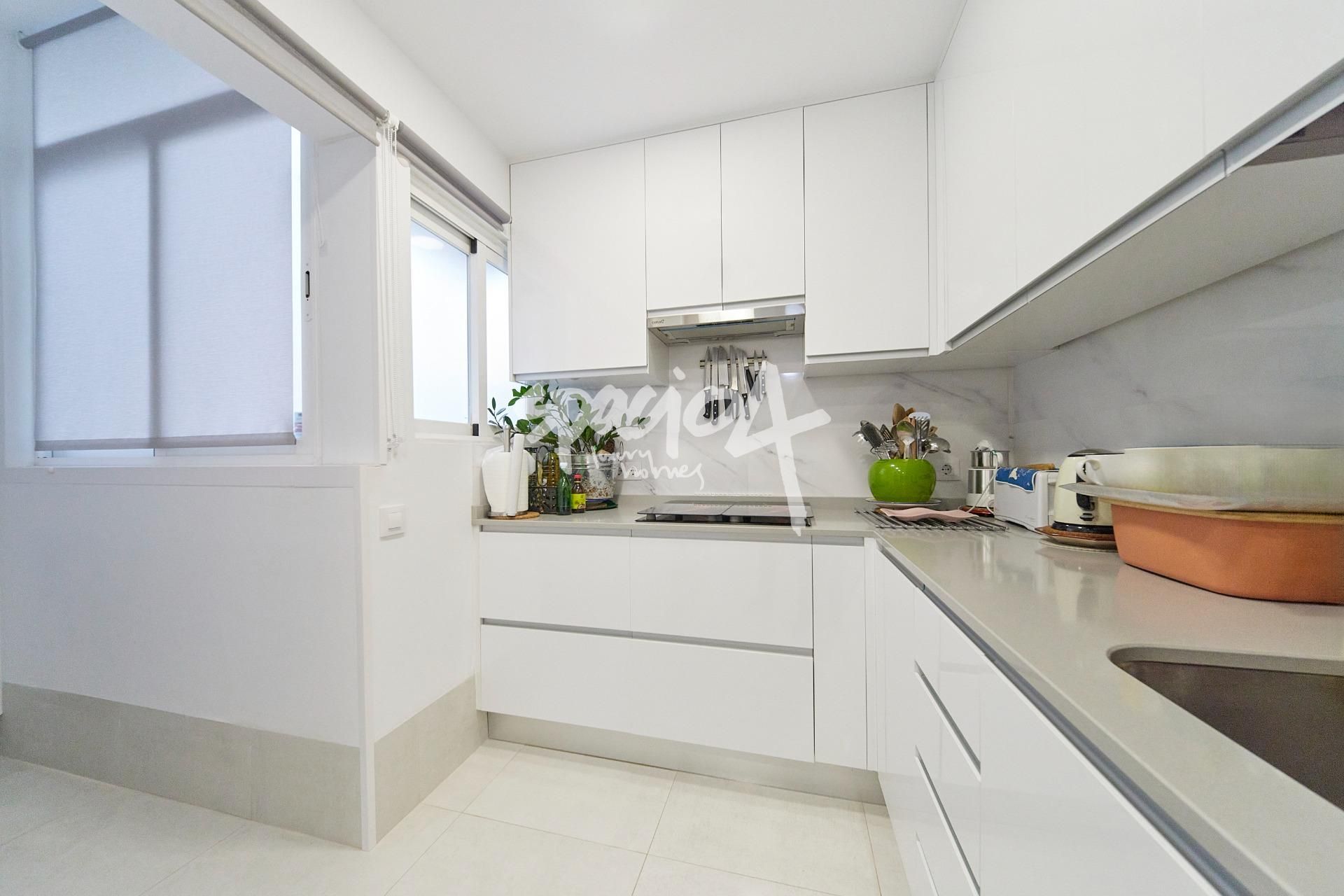 Kitchen of Flat for sale in  Madrid Capital  with Air Conditioner, Parquet flooring and Terrace