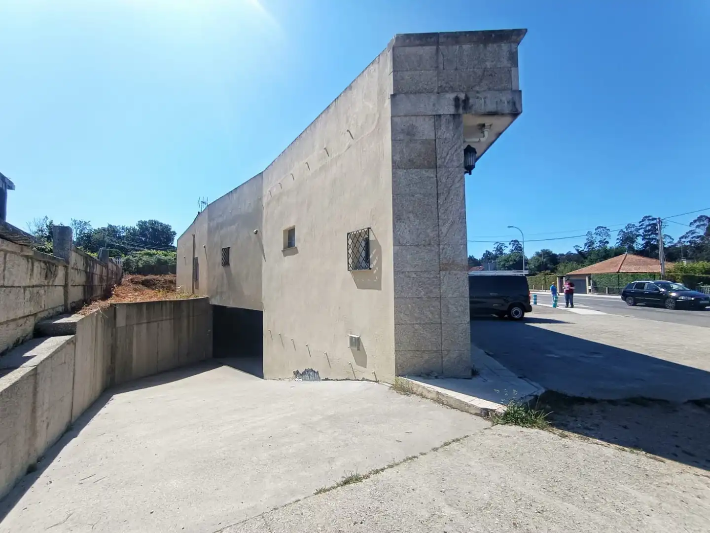 Vista exterior de Nau industrial en venda en Sanxenxo