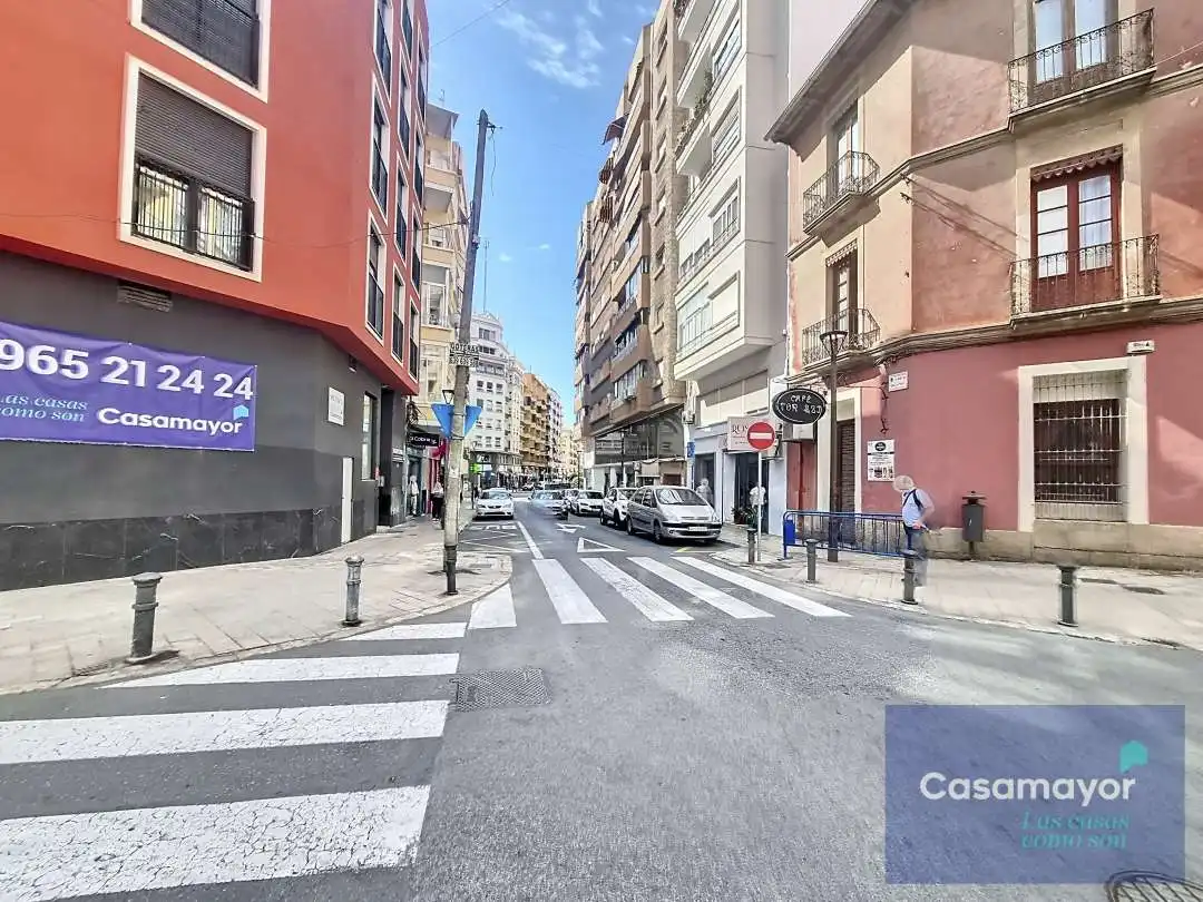 Vista exterior de Local de alquiler en Alicante / Alacant