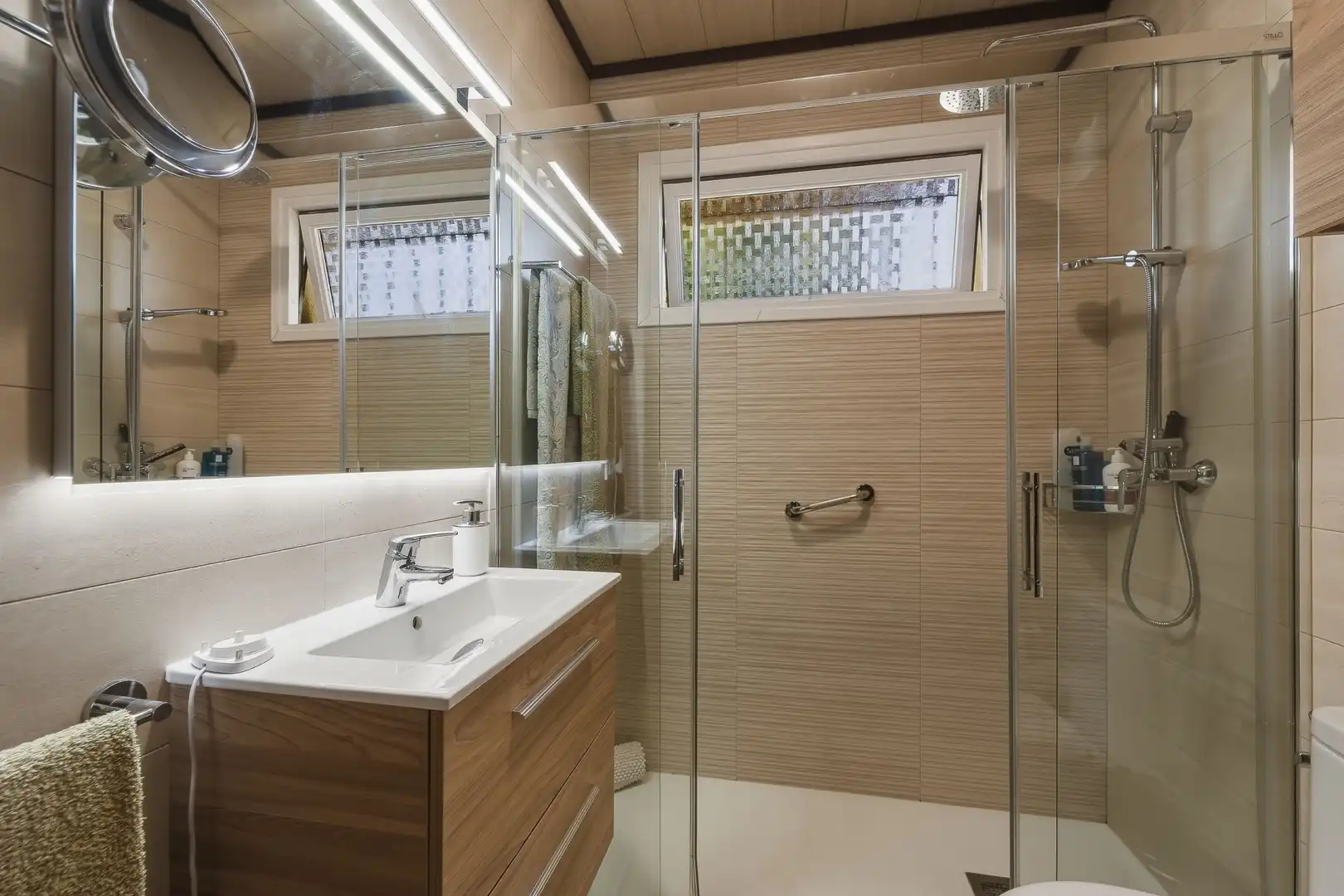 Bathroom of Houses for sale in Montjuïc