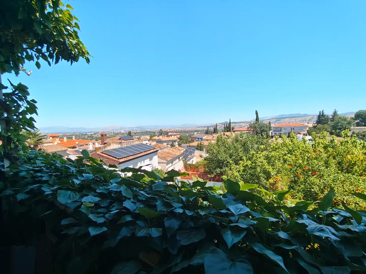 Vista exterior de Casa o xalet en venda en La Zubia amb Aire condicionat, Calefacció i Jardí privat
