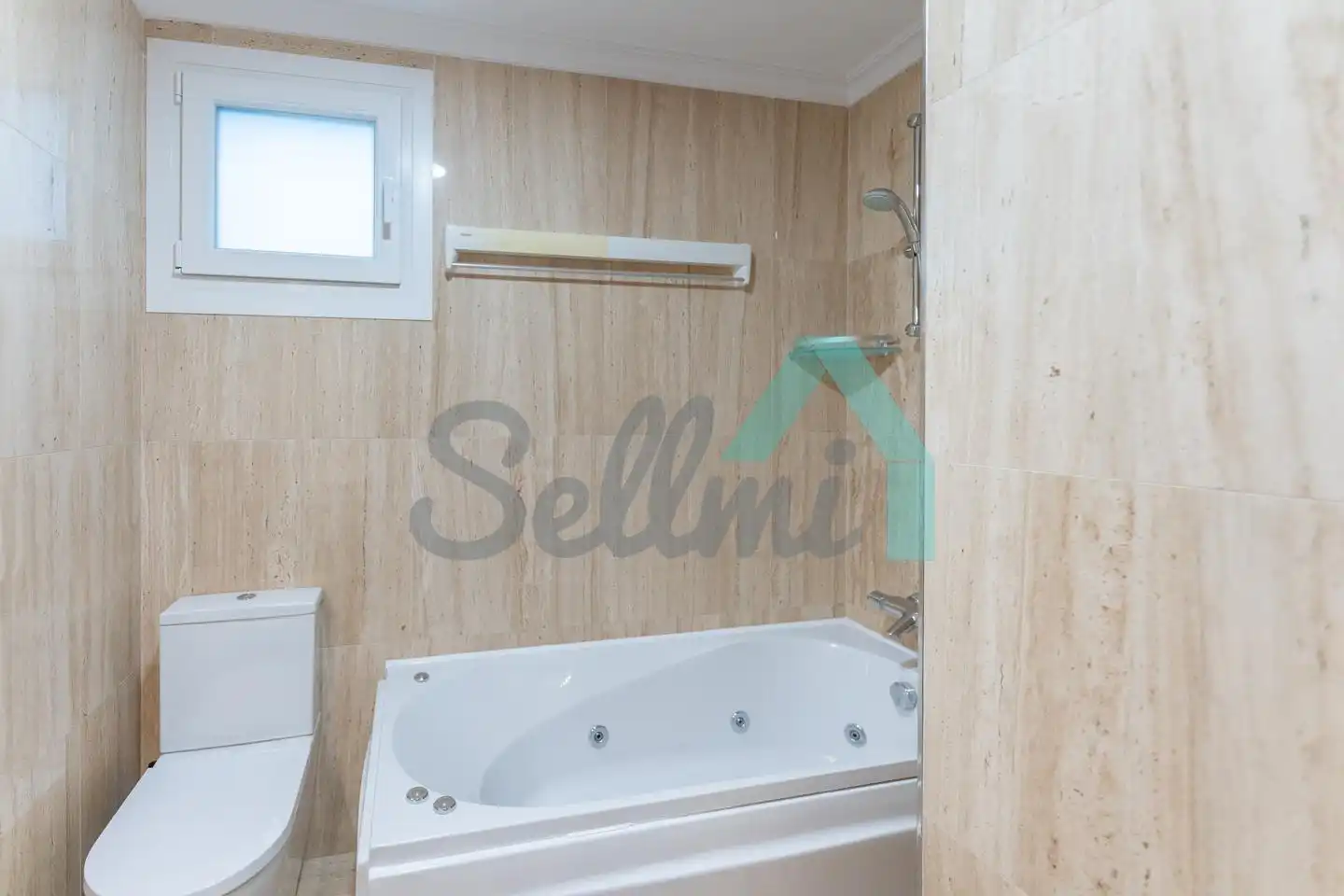 Bathroom of Flat for rent in Oviedo   with Heating, Parquet flooring and Furnished