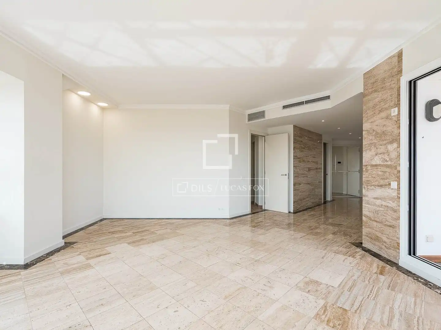 Wohnung zum Verkauf in Barcelona mit Klimaanlage, Heizung und Abstellraum