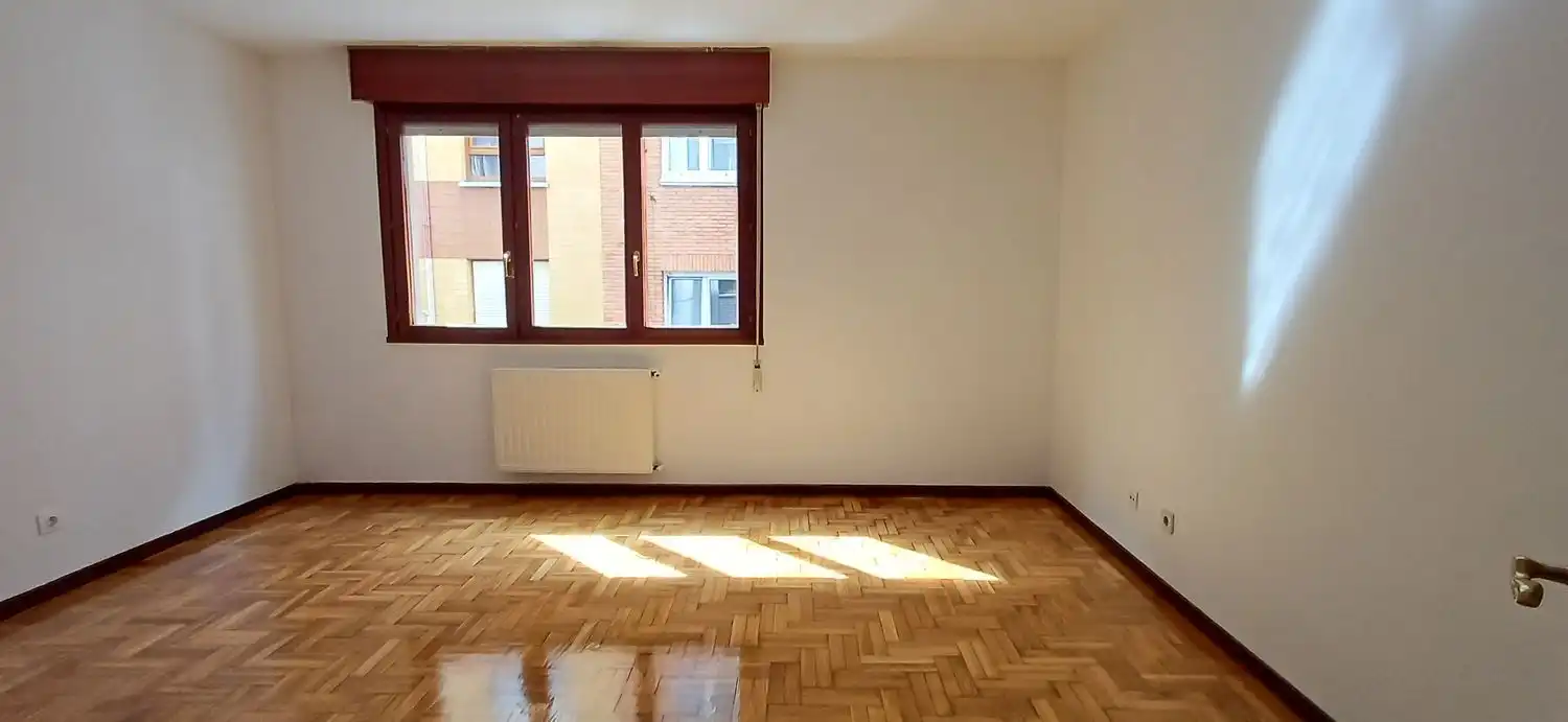 Wohnzimmer von Wohnung zur Miete in Gijón  mit Heizung, Abstellraum und Schwimmbad