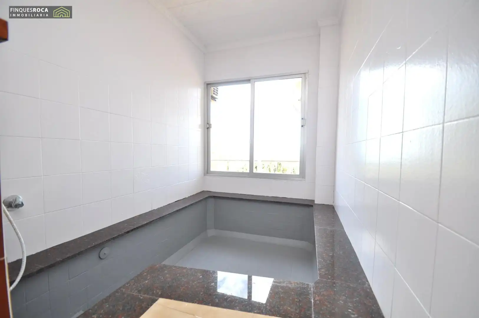 Bany de Casa o xalet en venda en Alcanar amb Aire condicionat, Calefacció i Jardí privat