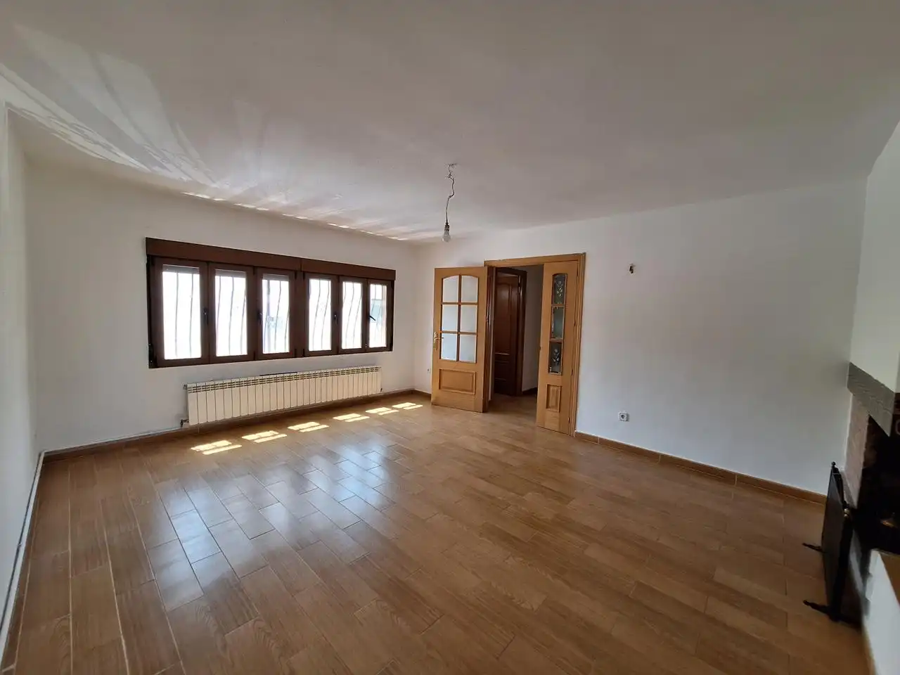 Sala d'estar de Casa adosada en venda en Quijorna amb Calefacció, Terrassa i Piscina comunitària