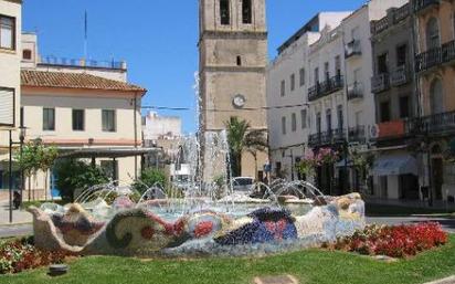 Vista exterior de Casa adosada en venda en Vinaròs amb Terrassa i Alarma