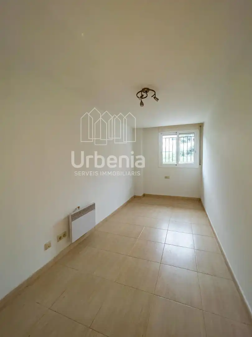 Bedroom of Flat for sale in Canyamars