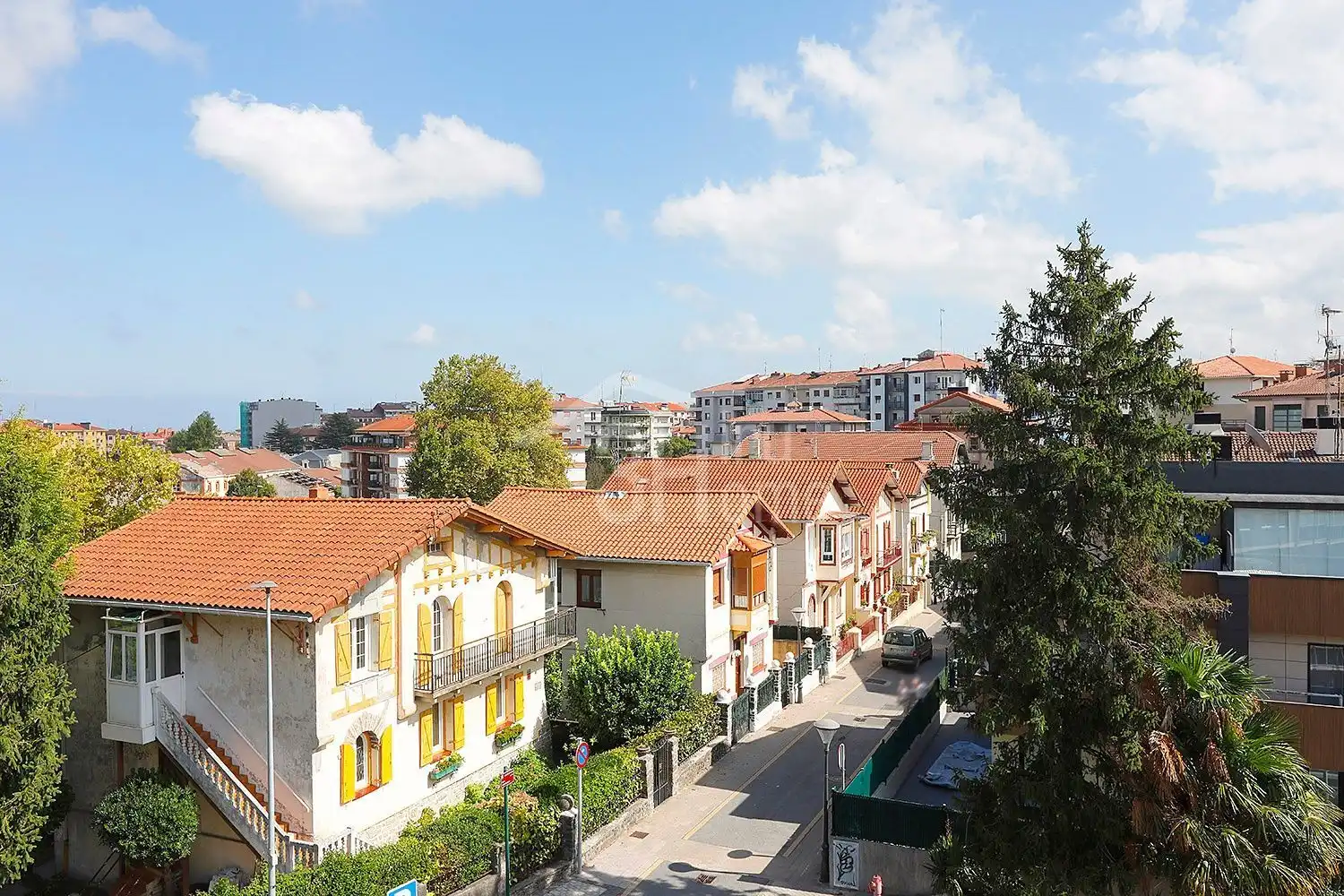Vista exterior de Pis en venda en Irun  amb Calefacció, Terrassa i Traster