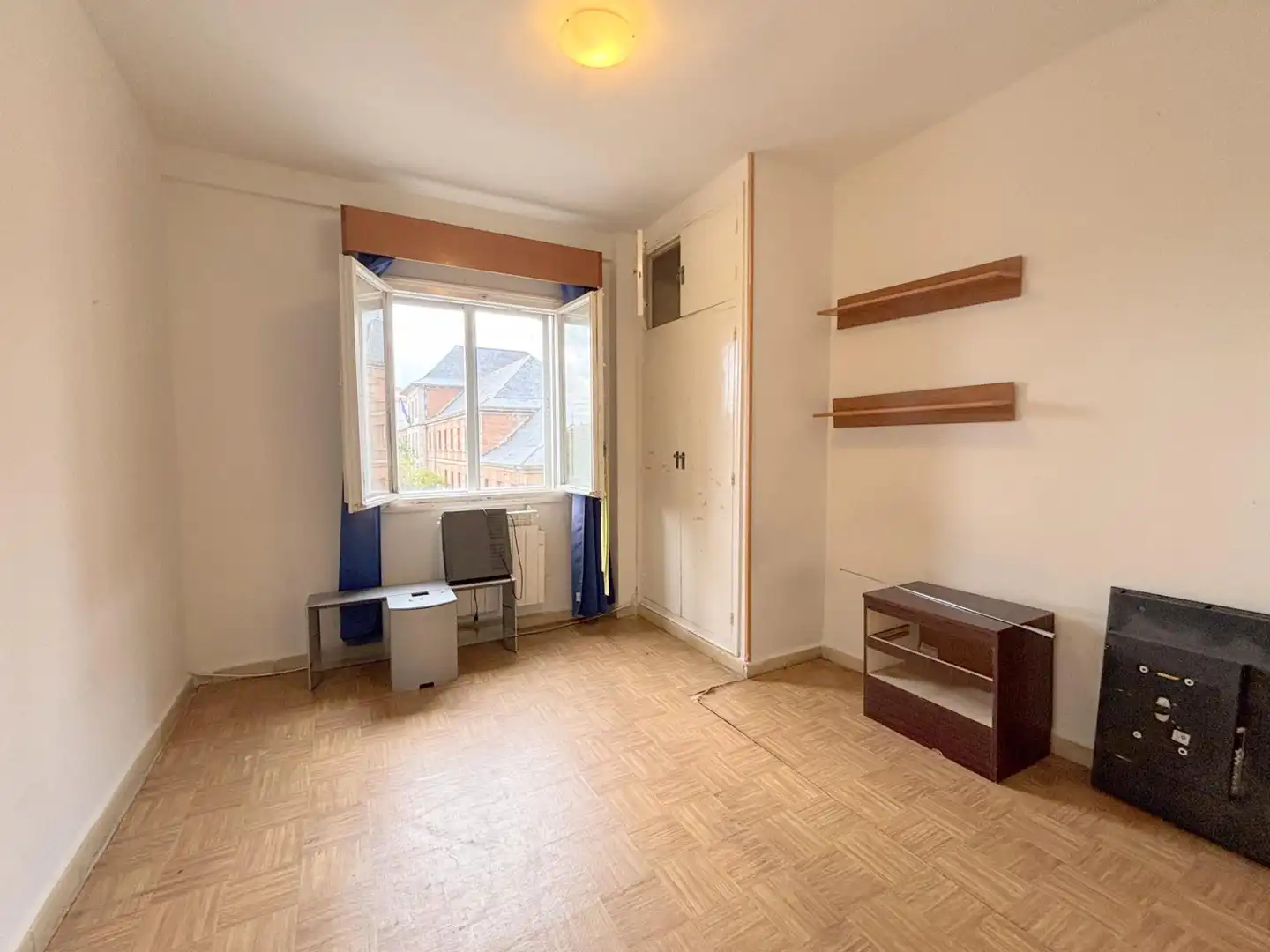 Bedroom of Flat for sale in Ávila