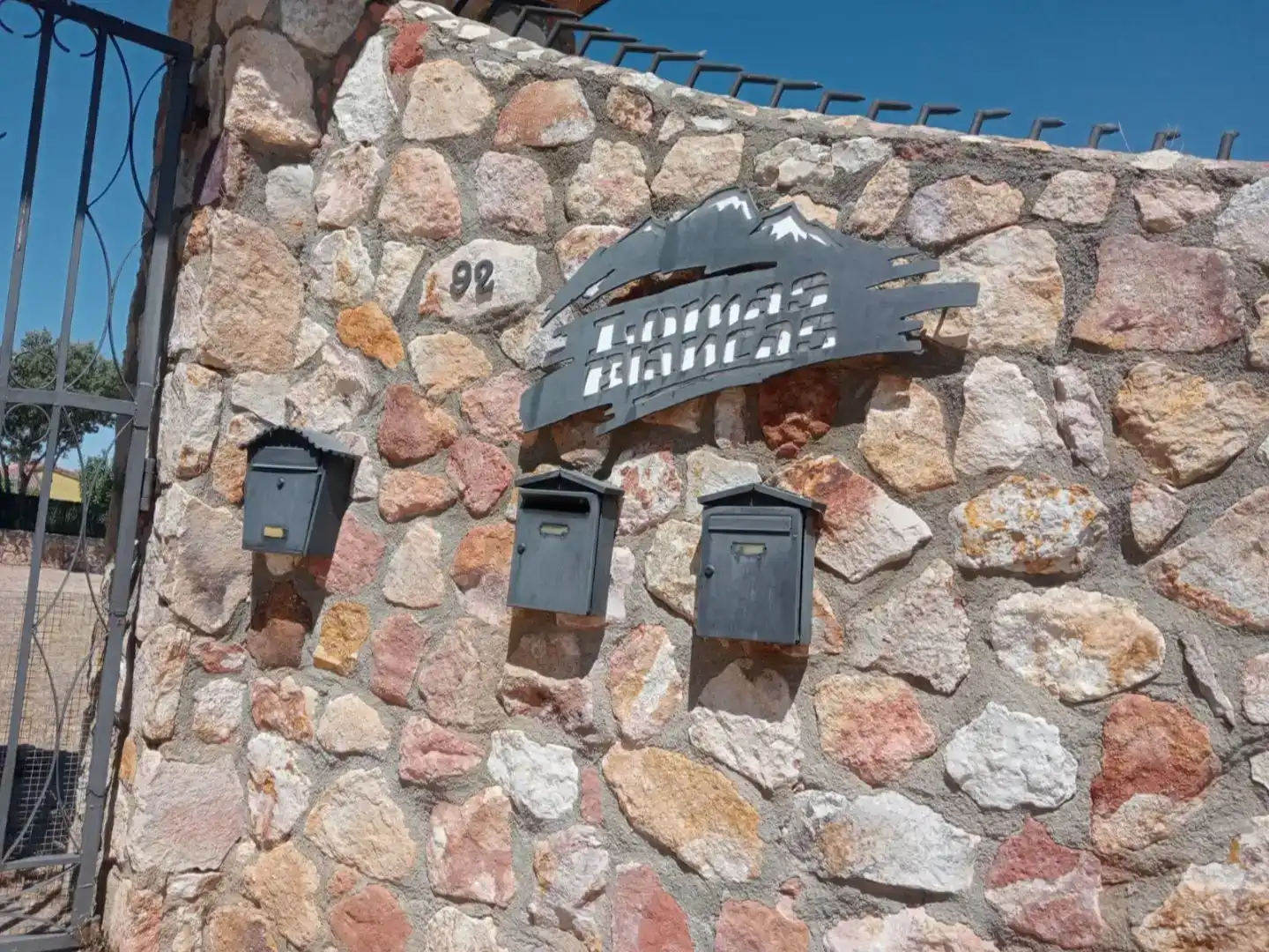 Vista exterior de Casa o xalet en venda en Morille amb Calefacció, Jardí privat i Traster