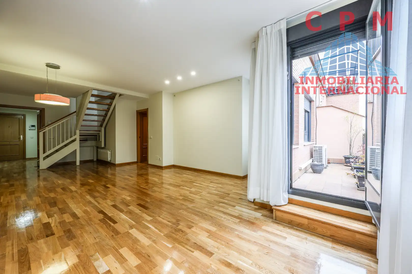 Living room of Duplexes for rent in Madrid  with Air Conditioner, Heating and Parquet flooring