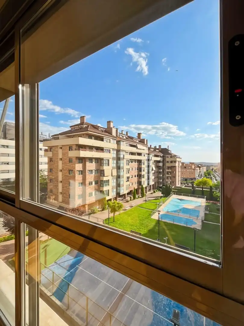 Vista exterior de Piso de alquiler en Rivas-Vaciamadrid con Aire acondicionado, Parquet y Piscina comunitaria