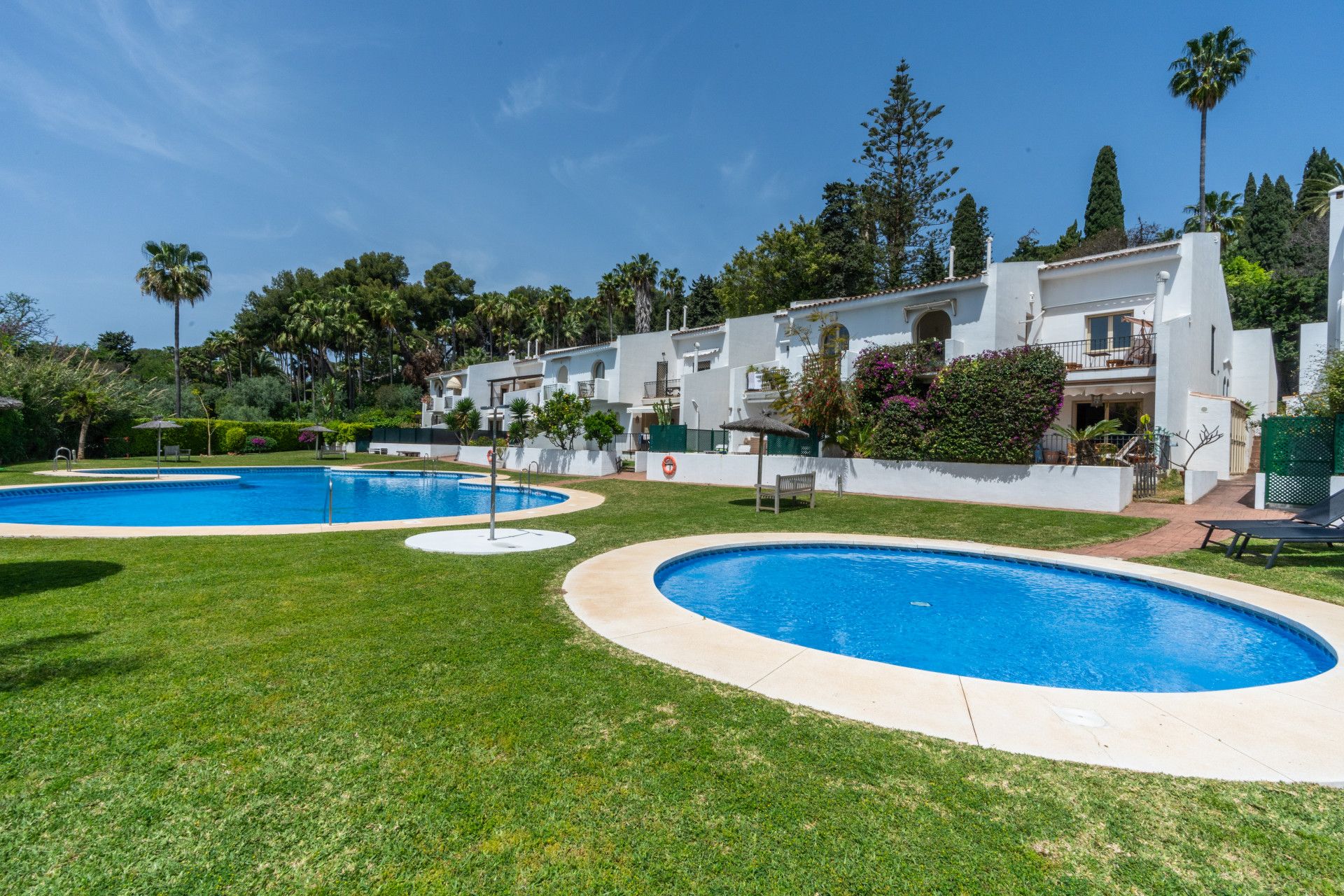 Jardí de Casa adosada de lloguer en Marbella amb Aire condicionat, Terrassa i Piscina