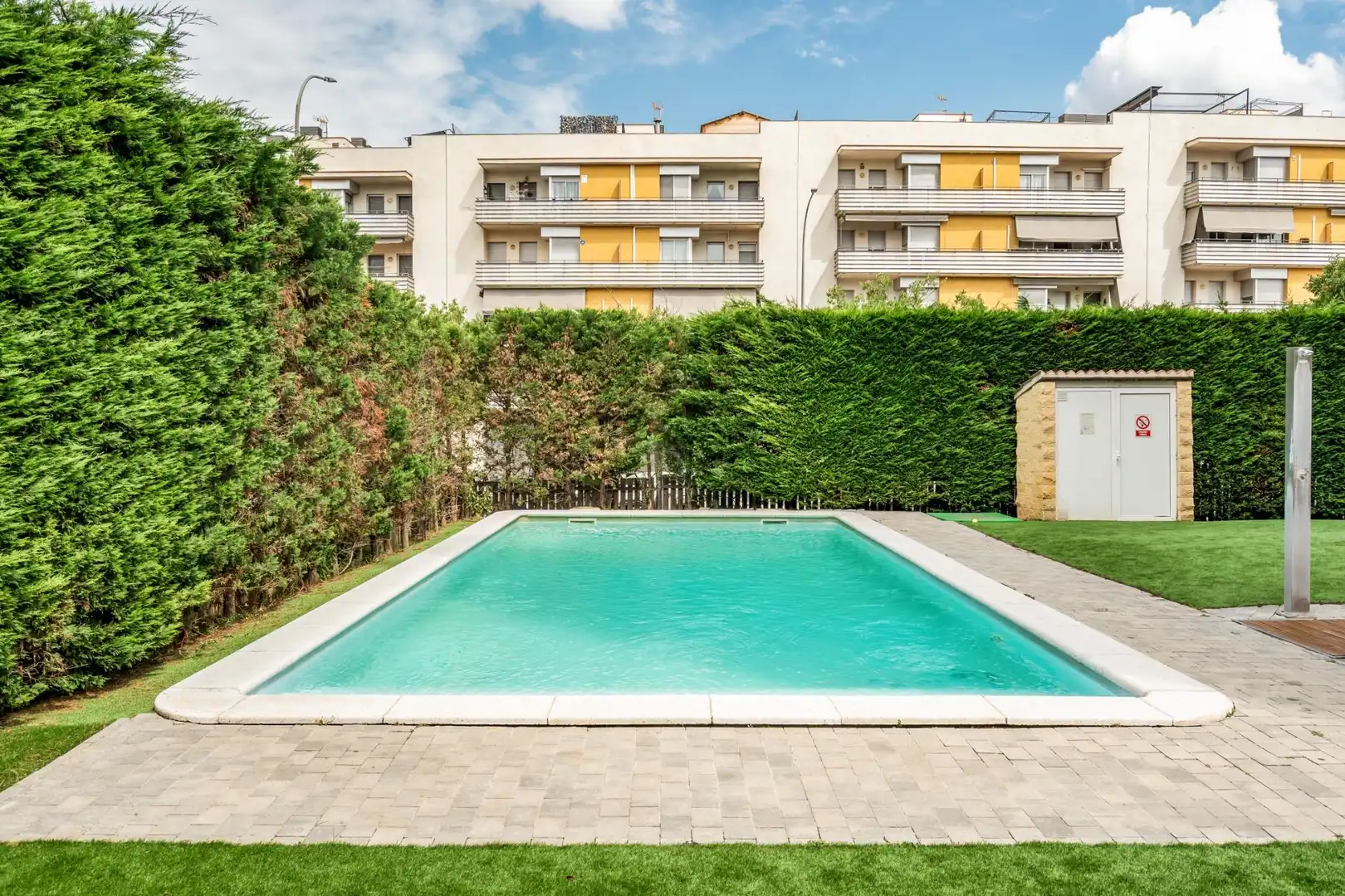 Schwimmbecken von Wohnung zum Verkauf in Montcada i Reixac mit Klimaanlage, Heizung und Parkett