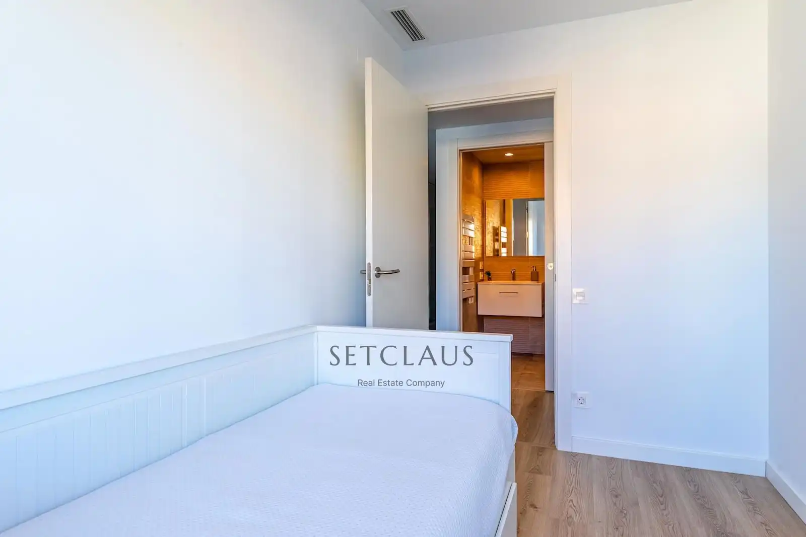 Bedroom of Flat for sale in El Masnou  with Air Conditioner, Heating and Terrace