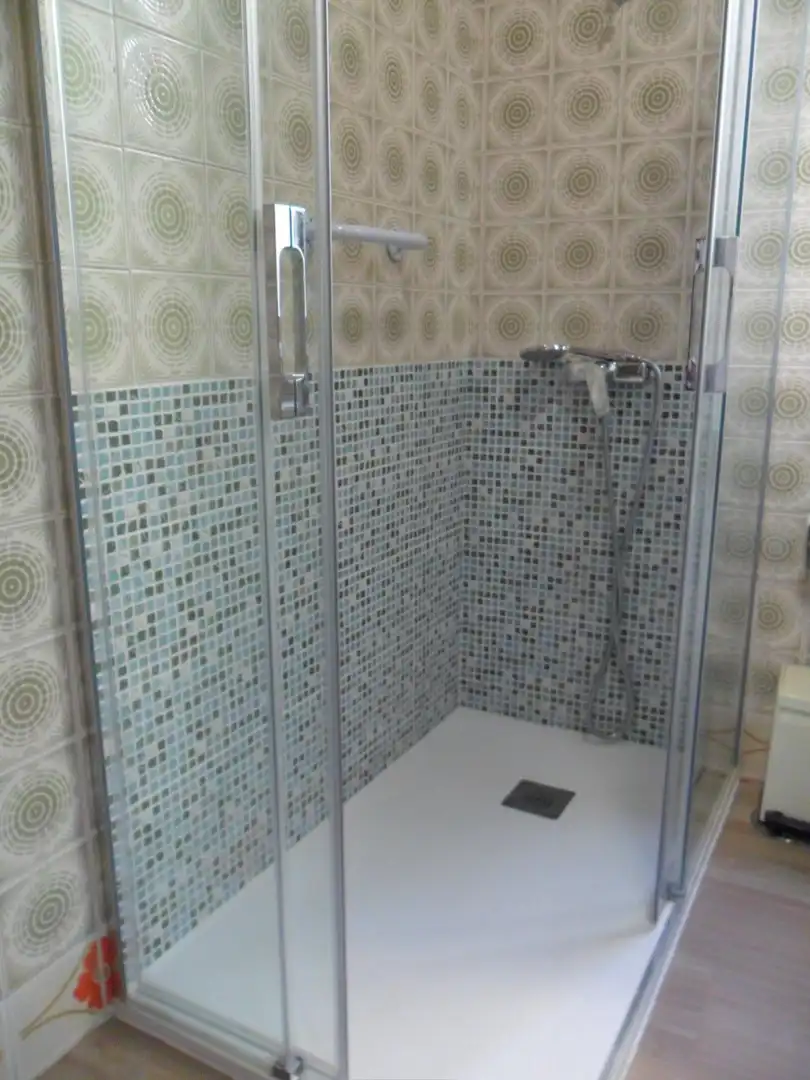 Badezimmer von Dachboden zur Miete in Maracena mit Terrasse, Abstellraum und Möbliert