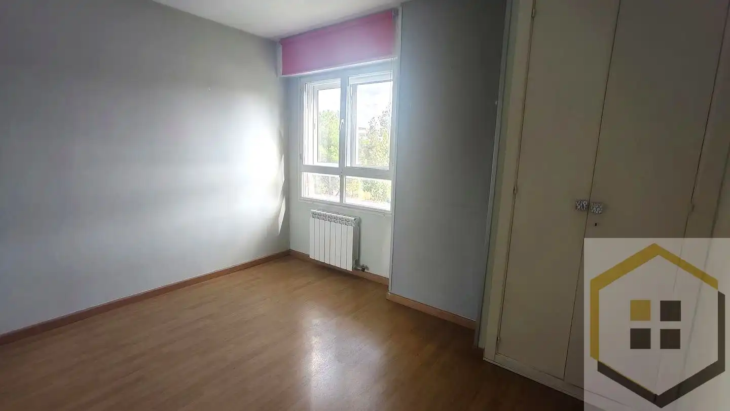 Bedroom of Flat for sale in Madrid  with Heating, Internet and Community pool