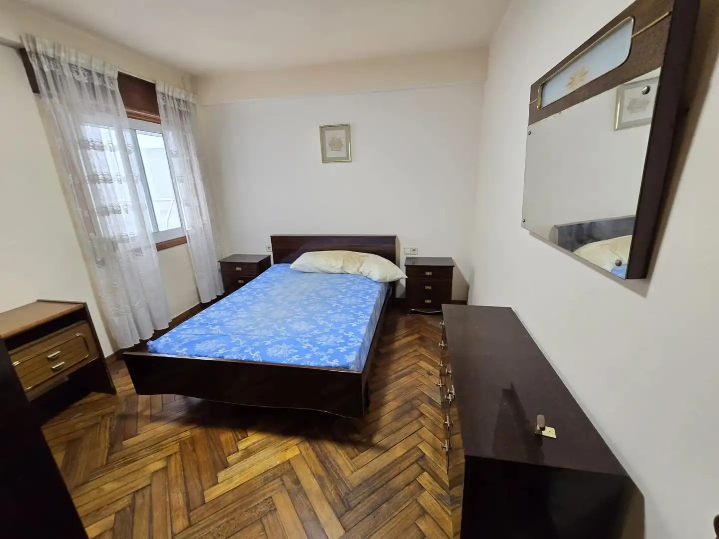 Dormitori de Pis de lloguer en Vigo  amb Parquet i Moblat