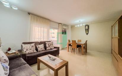 Sala d'estar de Pis en venda en Badalona amb Aire condicionat i Terrassa