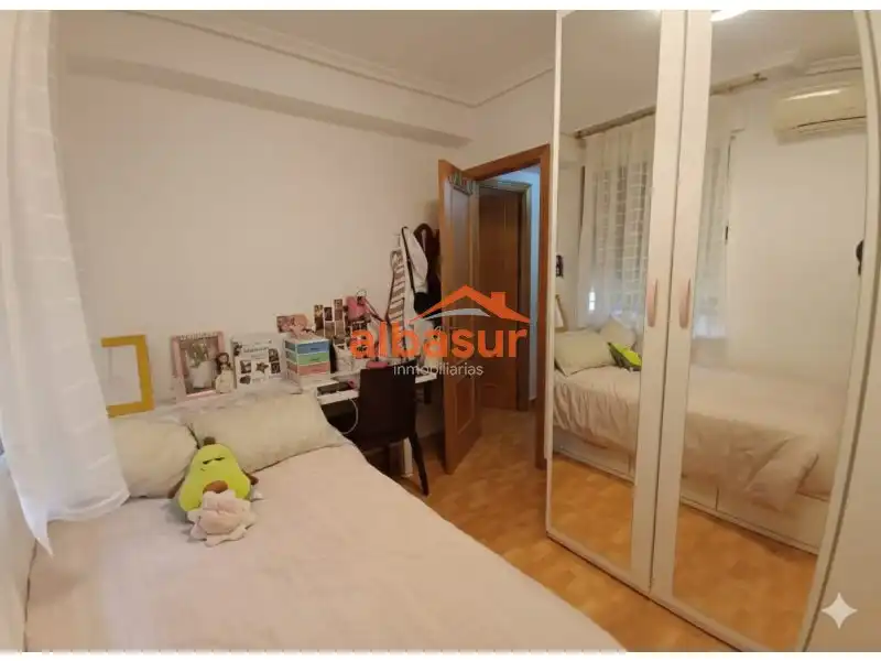 Bedroom of Flat for sale in Córdoba  with Air Conditioner and Heating