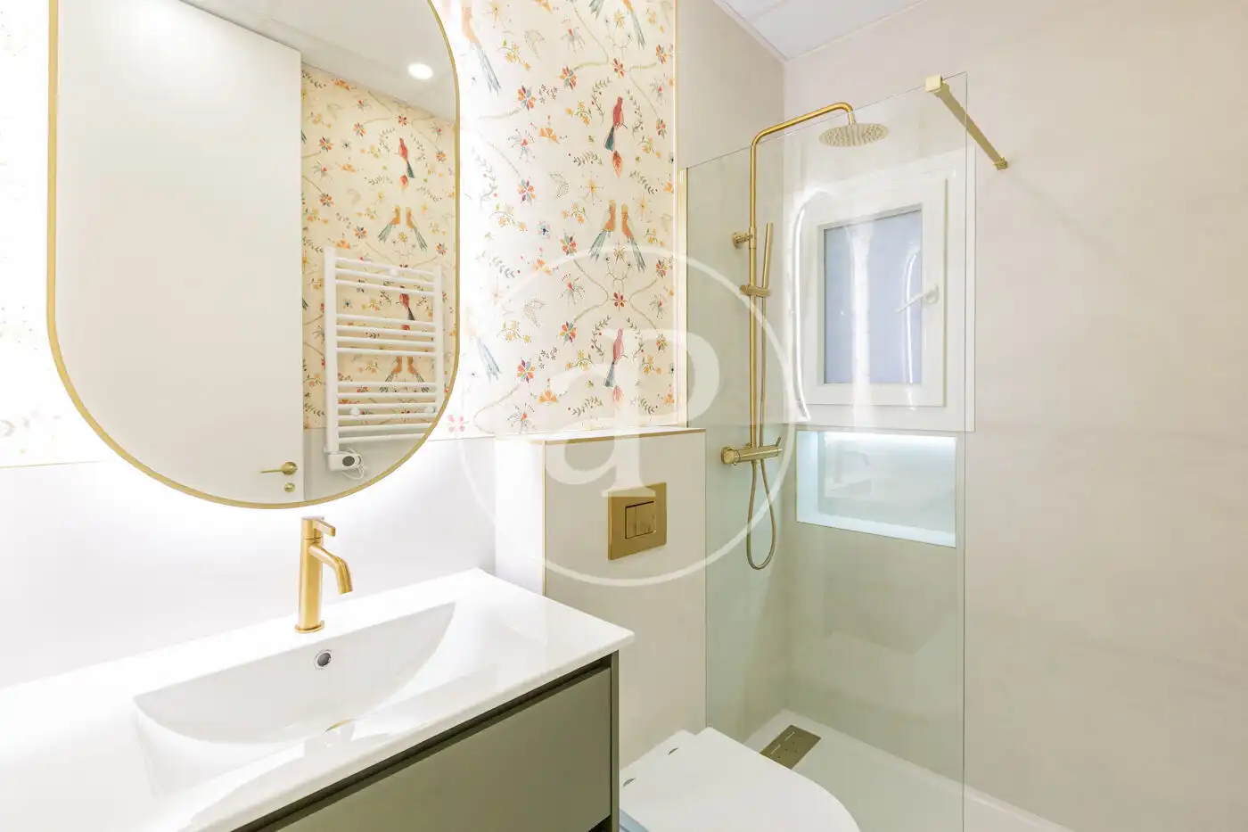Bathroom of Flat for sale in Madrid  with Air Conditioner and Heating