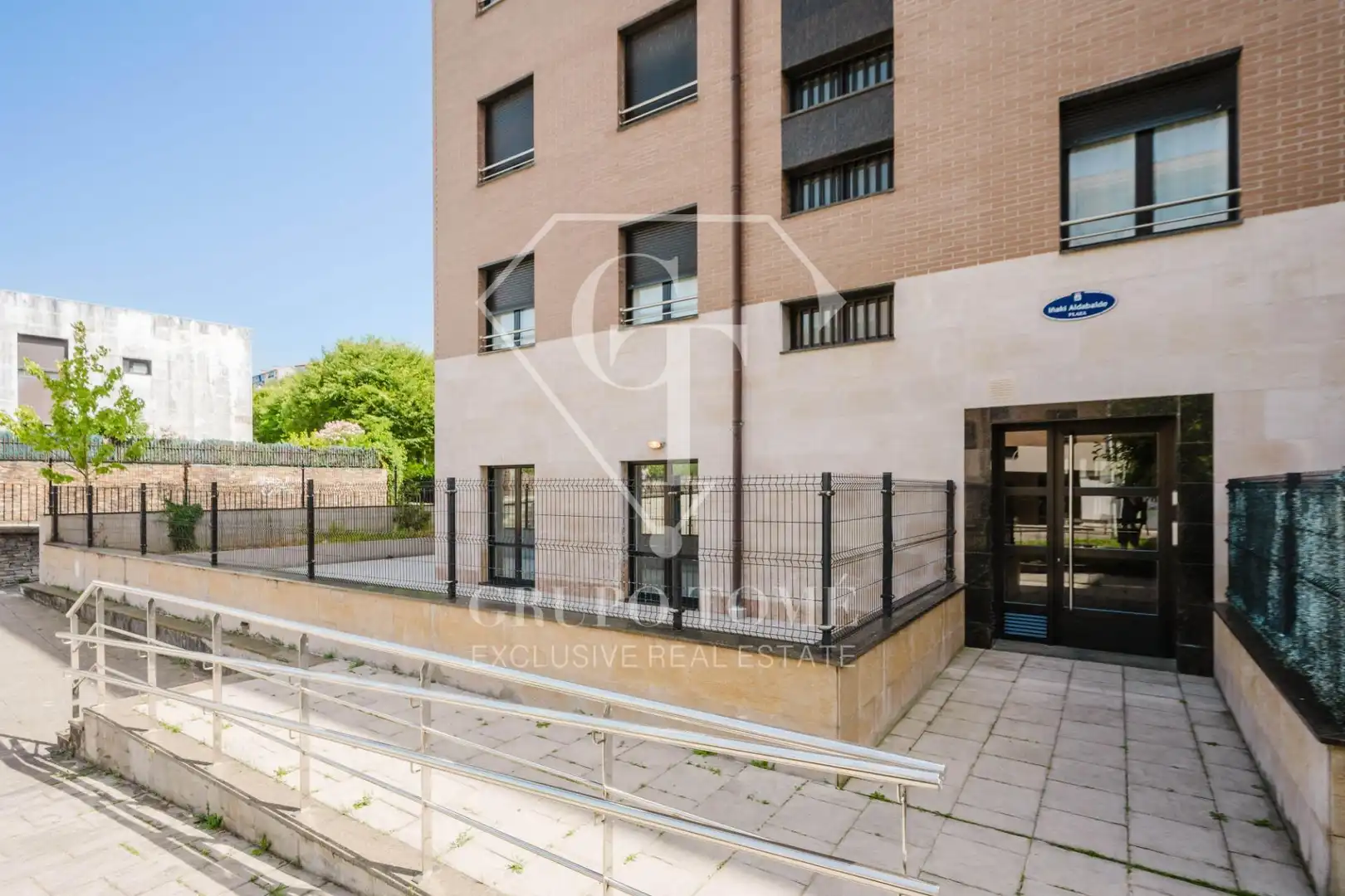 Vista exterior de Pis en venda en Donostia - San Sebastián  amb Calefacció i Terrassa
