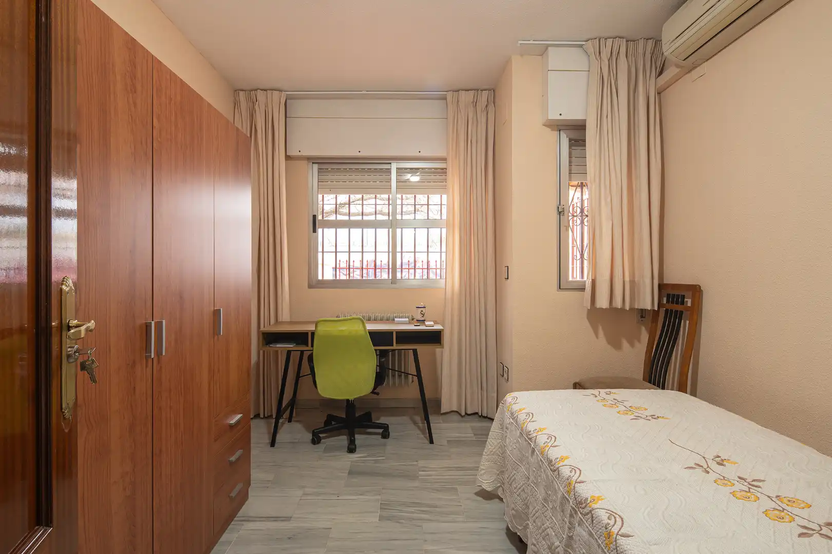 Casa adosada en venta en Angustias - Chana - Encina