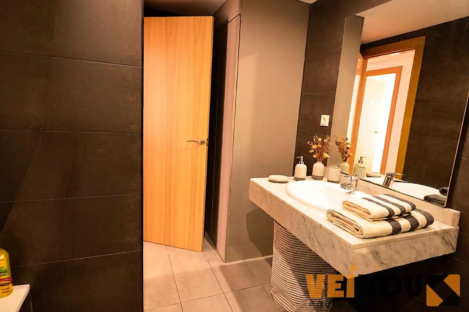 Bathroom of Flat for sale in Badalona  with Air Conditioner, Heating and Terrace