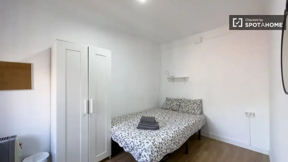 Bedroom of Flat for rent in L'Hospitalet de Llobregat  with Air Conditioner, Heating and Furnished