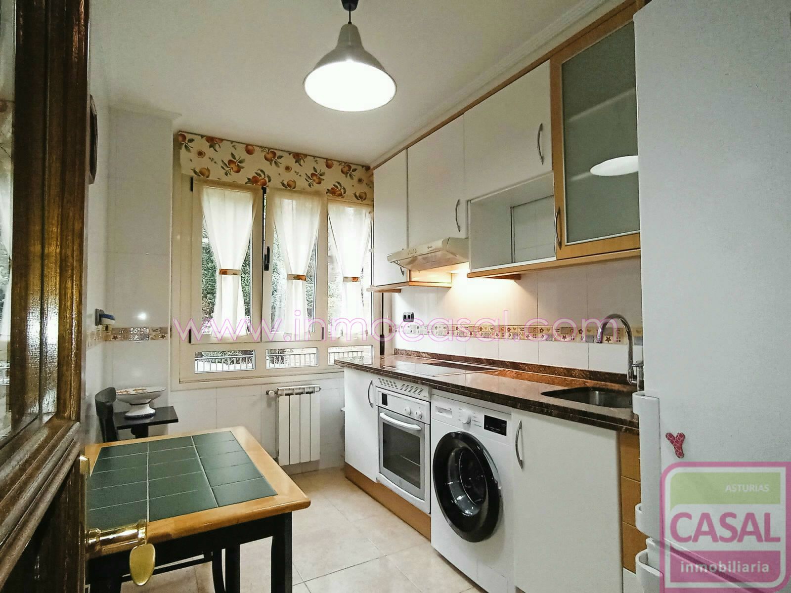 Cuina de Pis en venda en Avilés amb Calefacció, Traster i Moblat