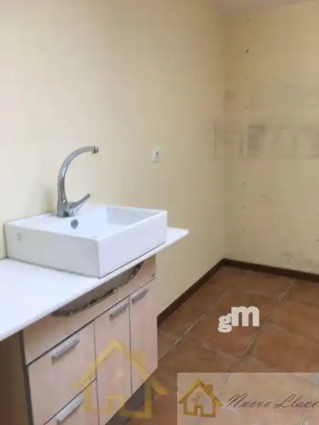Bany de Oficina de lloguer en Lugo amb Aire condicionat