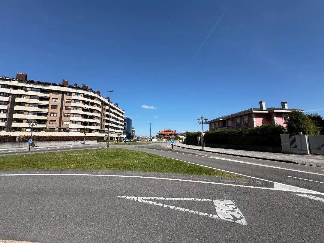 Vista exterior de Residencial en venta en Oviedo 