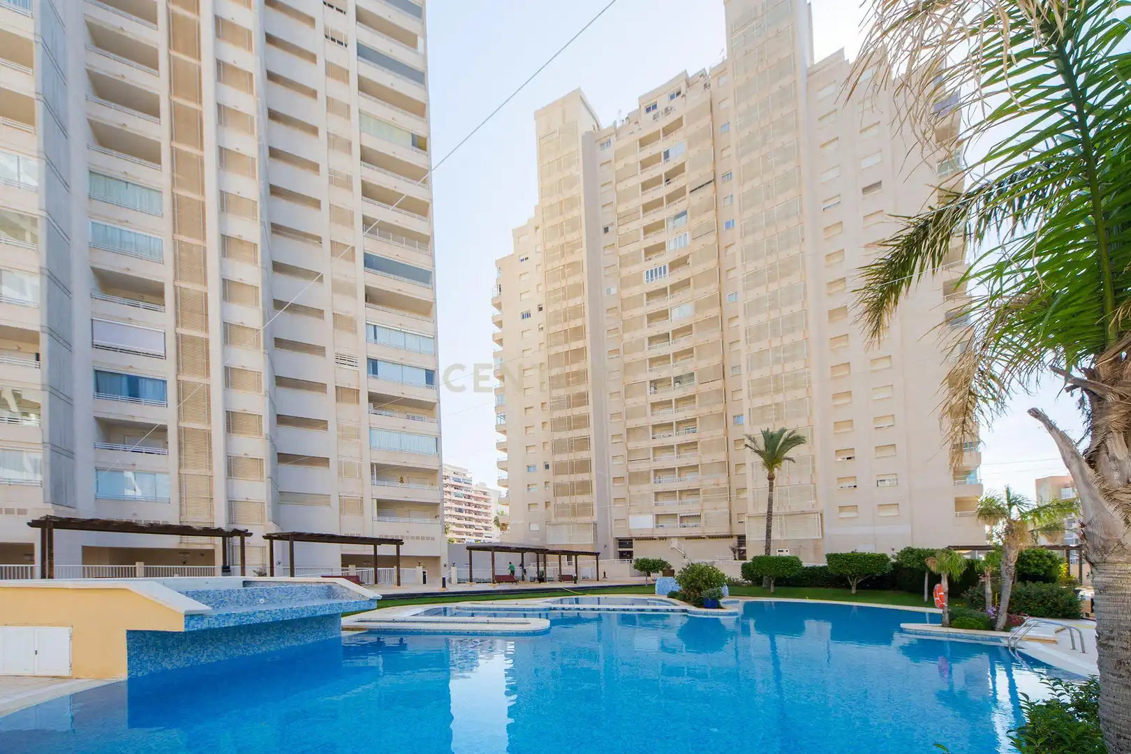 Vista exterior de Apartament en venda en Calpe / Calp amb Aire condicionat, Balcó i Piscina comunitària