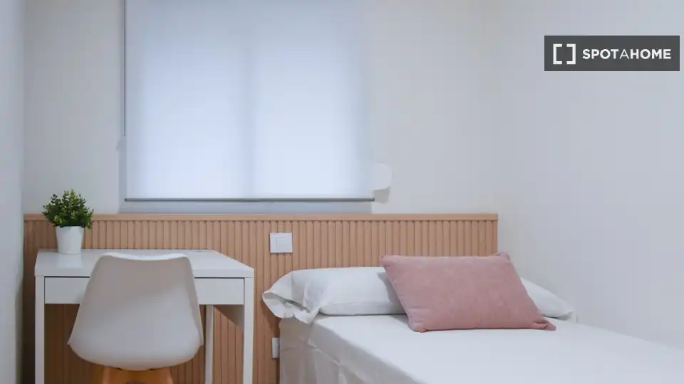 Room in Tres Olivos - Valverde