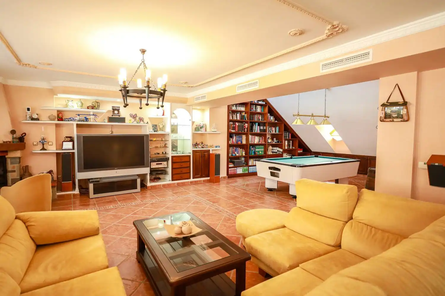 Sala de estar de Casa o chalet en venta en Pizarra con Aire acondicionado, Calefacción y Jardín privado