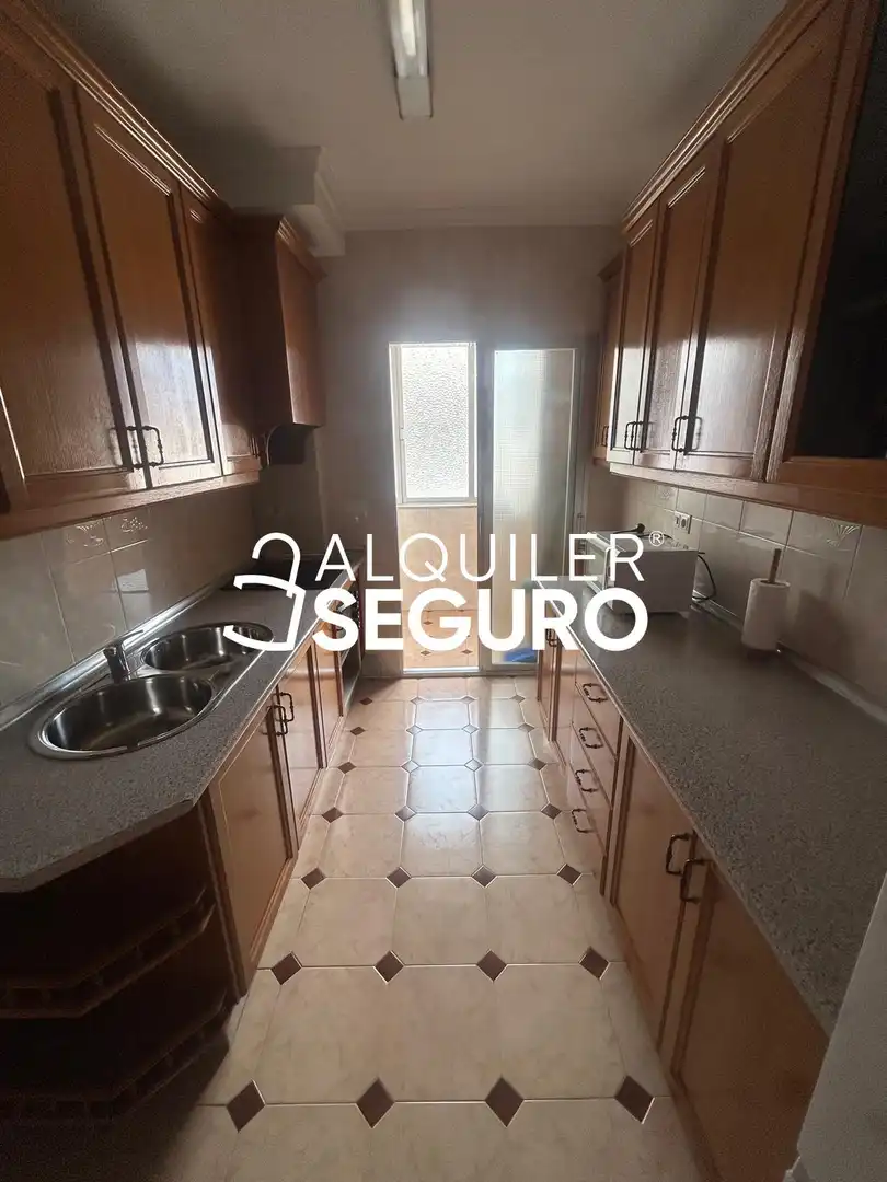 Cuina de Pis de lloguer en Maracena amb Aire condicionat, Calefacció i Terrassa