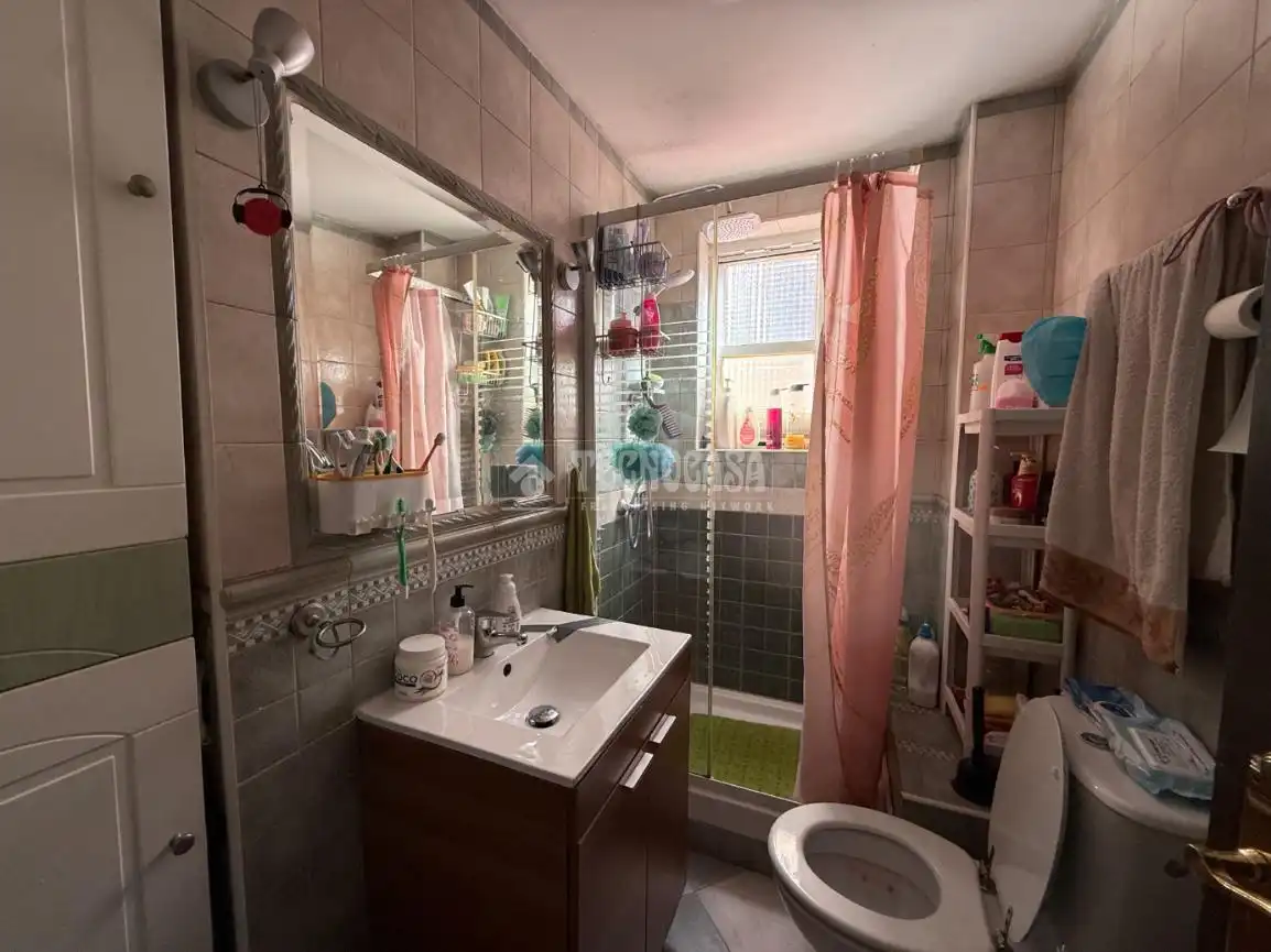 Baño de Piso en venta en Alcalá de Henares con Aire acondicionado y Calefacción