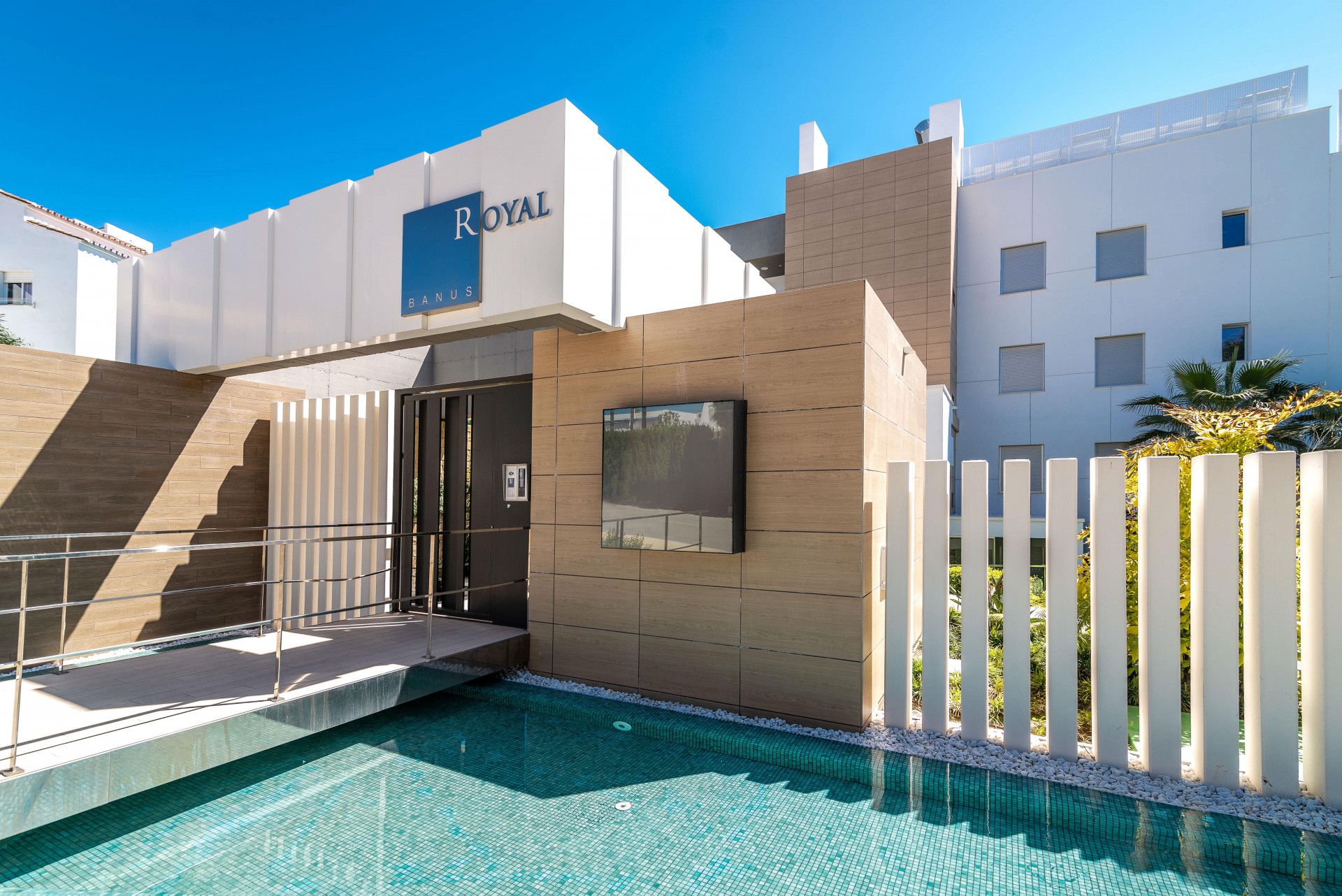 Vista exterior de Planta baixa en venda en Marbella amb Terrassa, Traster i Piscina