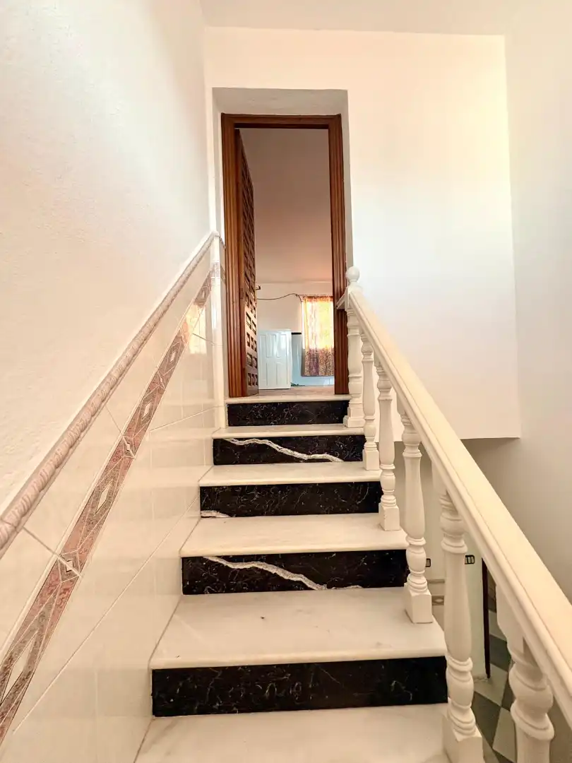 Casa adosada en venta en Alhaurín El Grande con Aire acondicionado, Amueblado y Horno