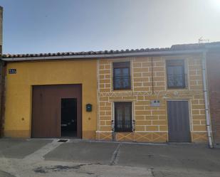 Exterior view of Country house for sale in Granja de Moreruela