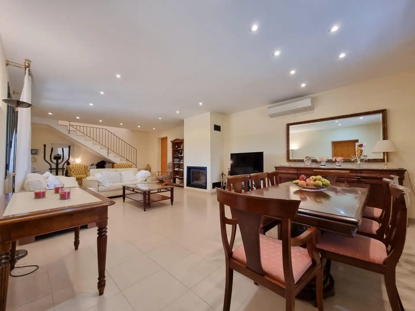 Sala d'estar de Finca rústica en venda en Roda de Berà amb Aire condicionat, Calefacció i Jardí privat
