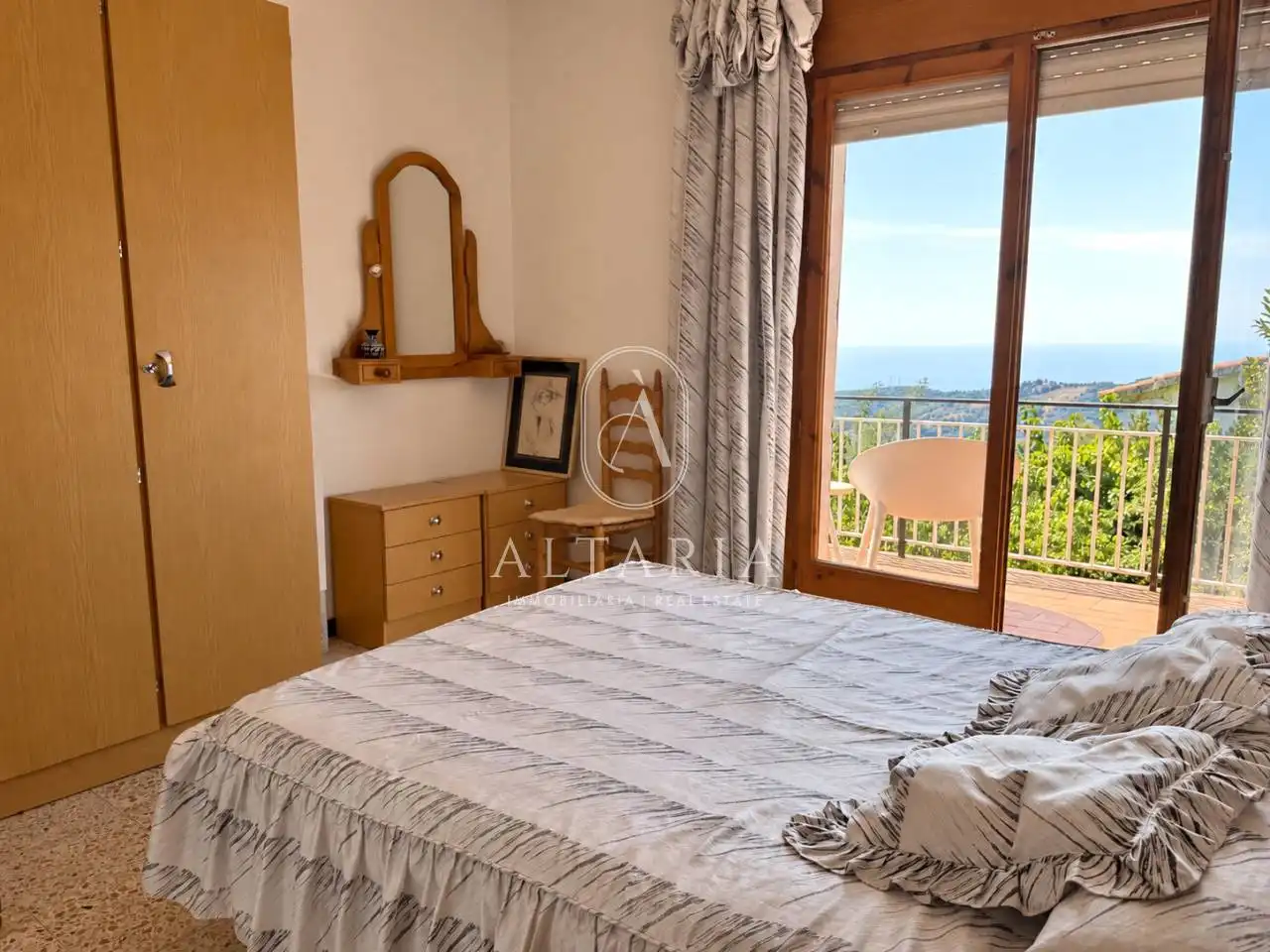 Dormitori de Finca rústica en venda en Pineda de Mar amb Jardí privat, Piscina i Alarma