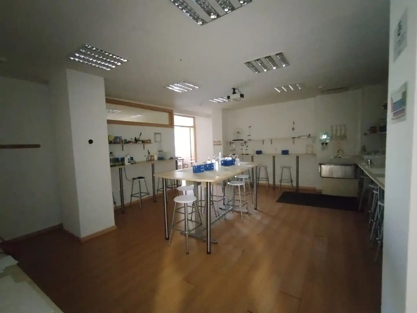 Kitchen of Commercial properties for sale in Castellón de la Plana / Castelló de la Plana  with Air Conditioner, Parquet flooring and Furnished